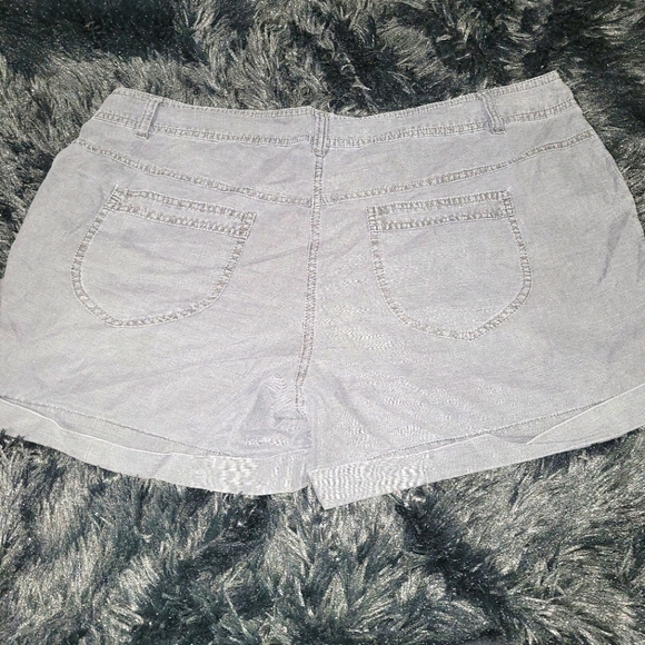 🔥2 for$40🔥 Dorthy Khaki Shorts Sz14 - Picture 2 of 3